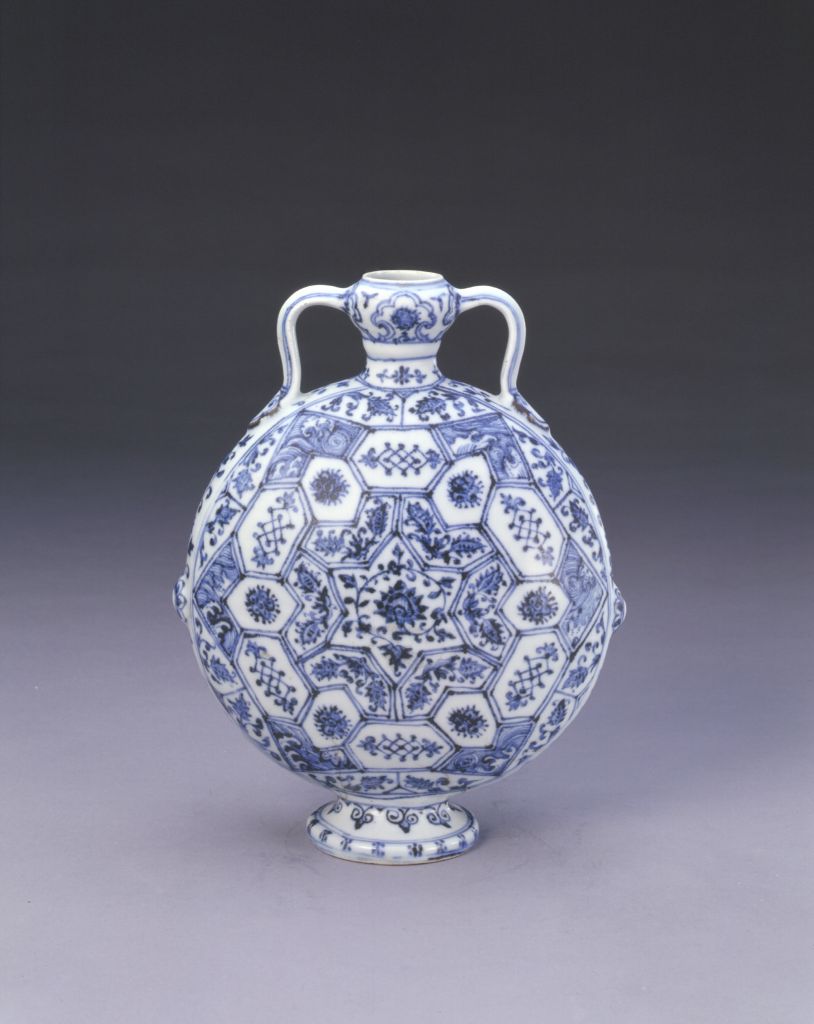 图片[1]-Blue and white brocade ribbon ear garlic mouth flat pot-China Archive